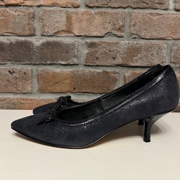 Donald J Pliner Navy heels - Picture 4 of 11